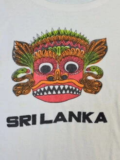 Vintage Tourist Shirt Sri Lanka 80s Single Stitched Bedruckt Weiß S-M 7 Vintage Tourist Shirt Sri Lanka 80s Single Stitched Bedruckt Weiß S-M -Klassisch Geschaft 20221224 012525 1200x1200