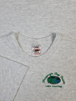 Vintage Fruit Of The Loom Shirt Honeymoon Bay Resort Lake Cowichan Made In USA Grau S -Klassisch Geschaft 20221224 021604 1200x1200