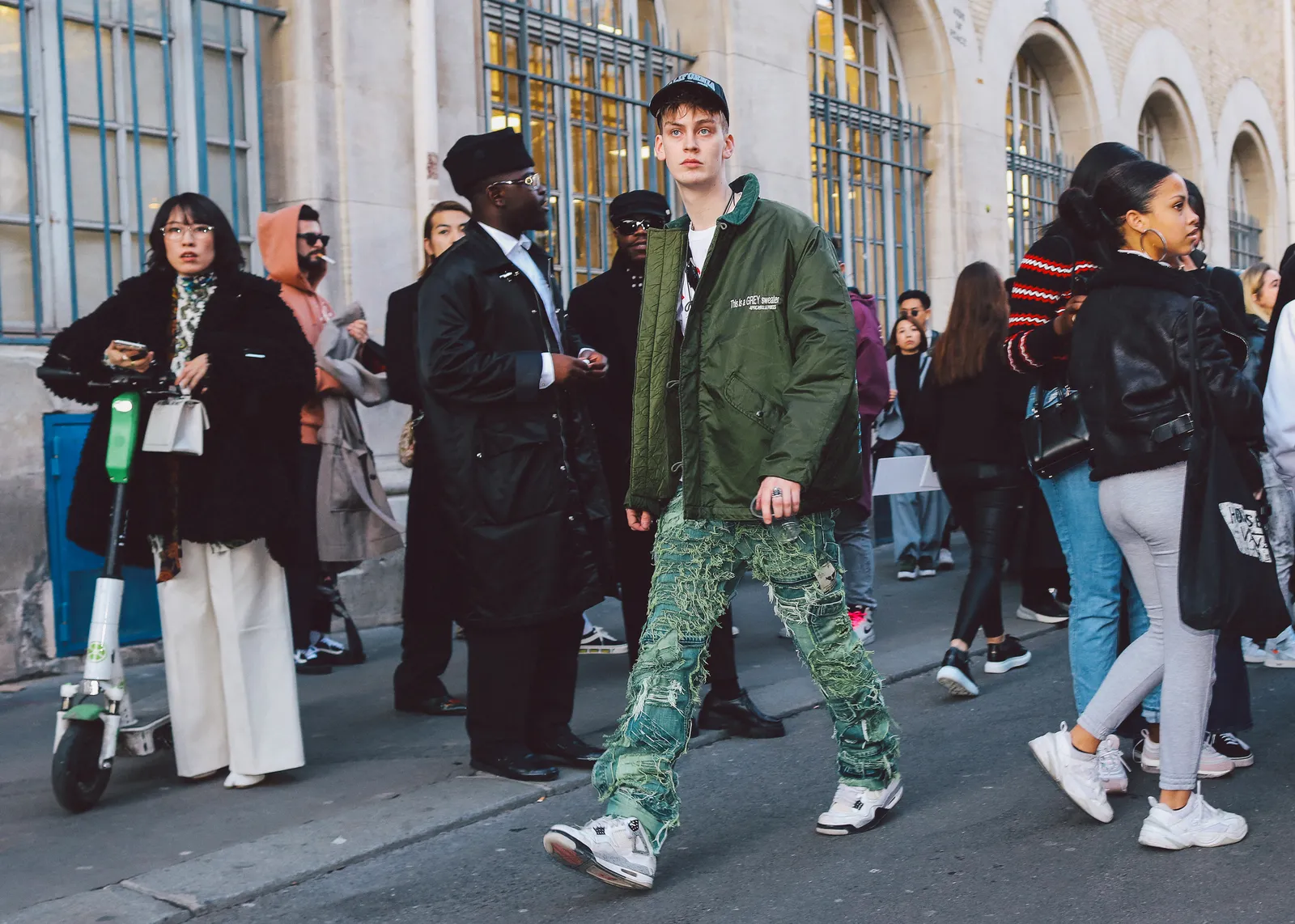 Titelseite -Klassisch Geschaft PARIS MENS STREETSTYLE DAY22034 1